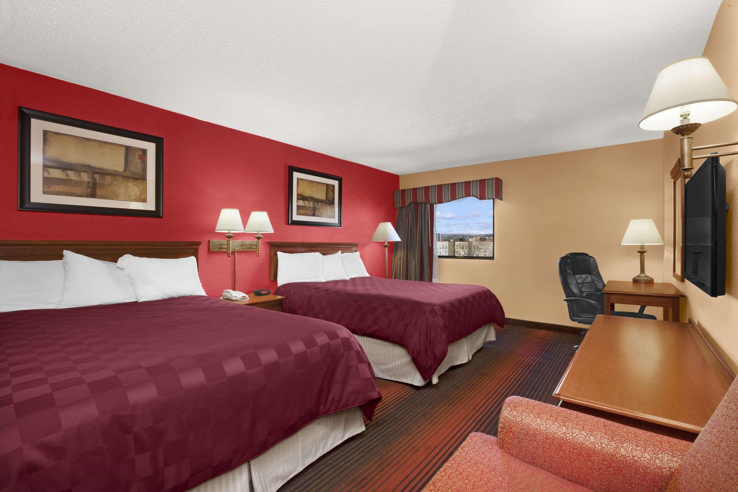 Ramada By Wyndham East Orange Hotel Exterior foto