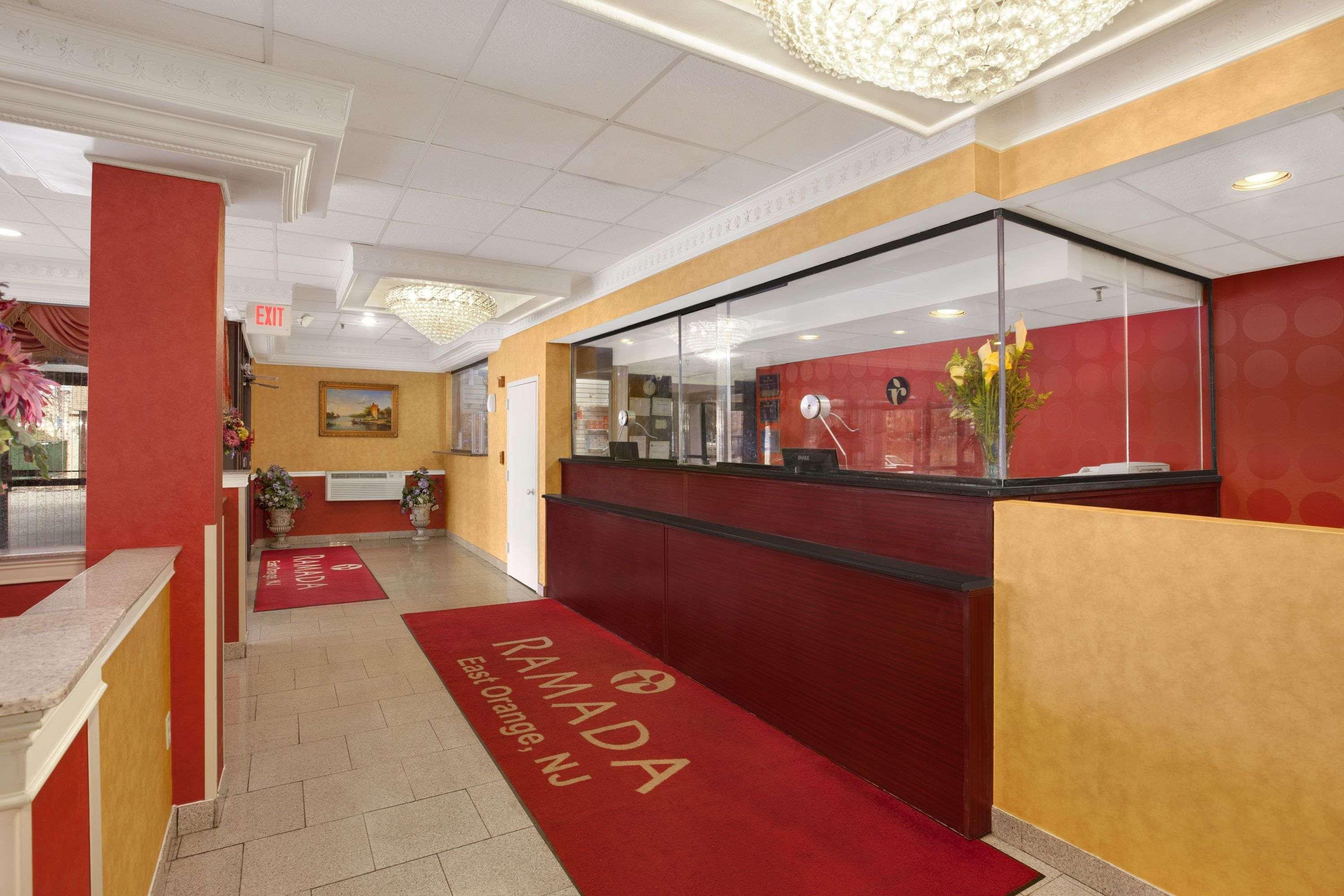 Ramada By Wyndham East Orange Hotel Exterior foto
