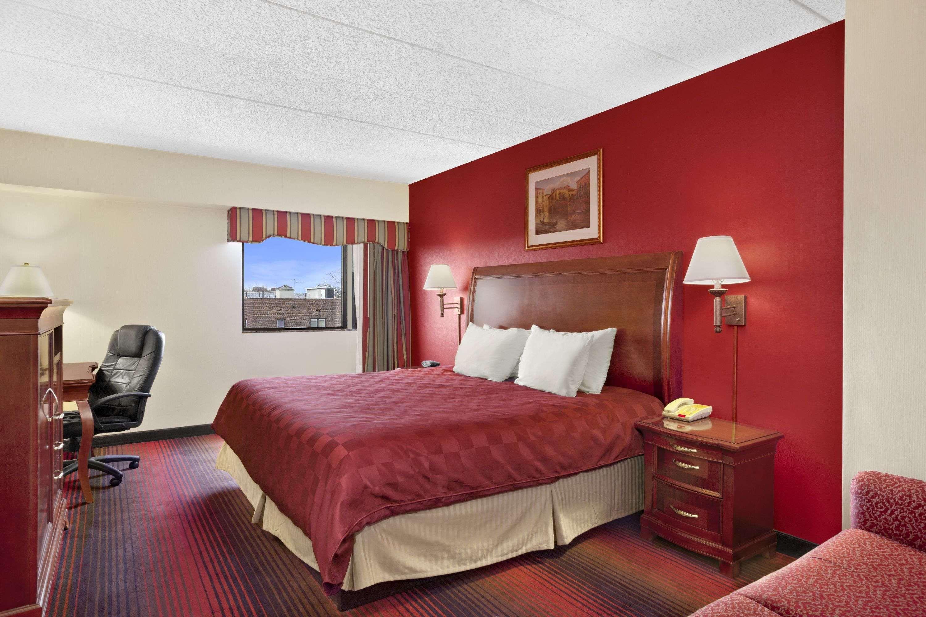 Ramada By Wyndham East Orange Hotel Exterior foto