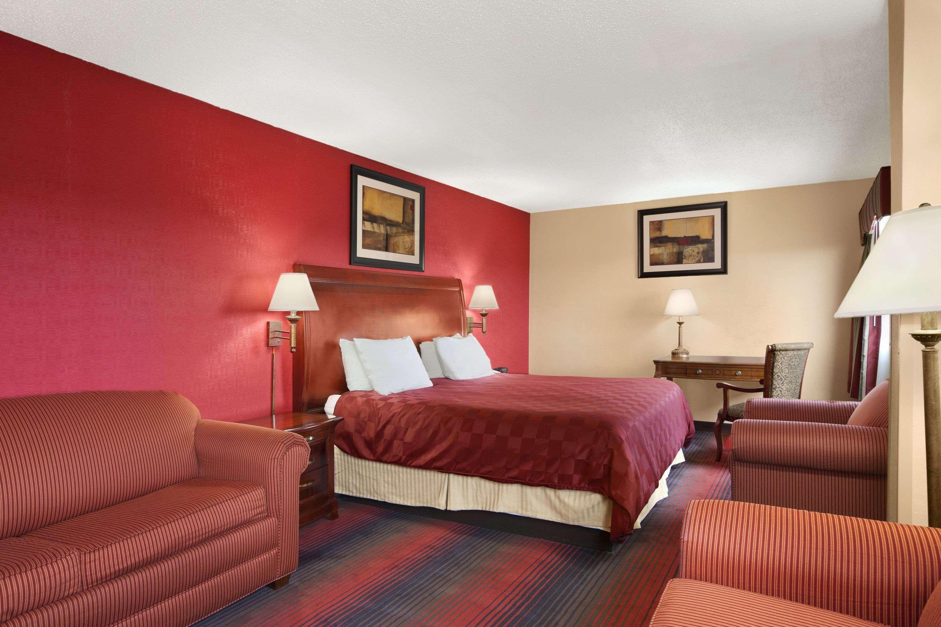 Ramada By Wyndham East Orange Hotel Exterior foto