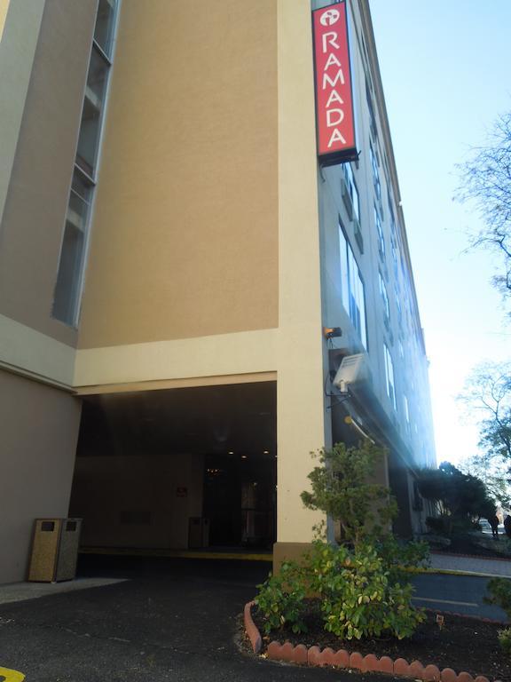 Ramada By Wyndham East Orange Hotel Exterior foto