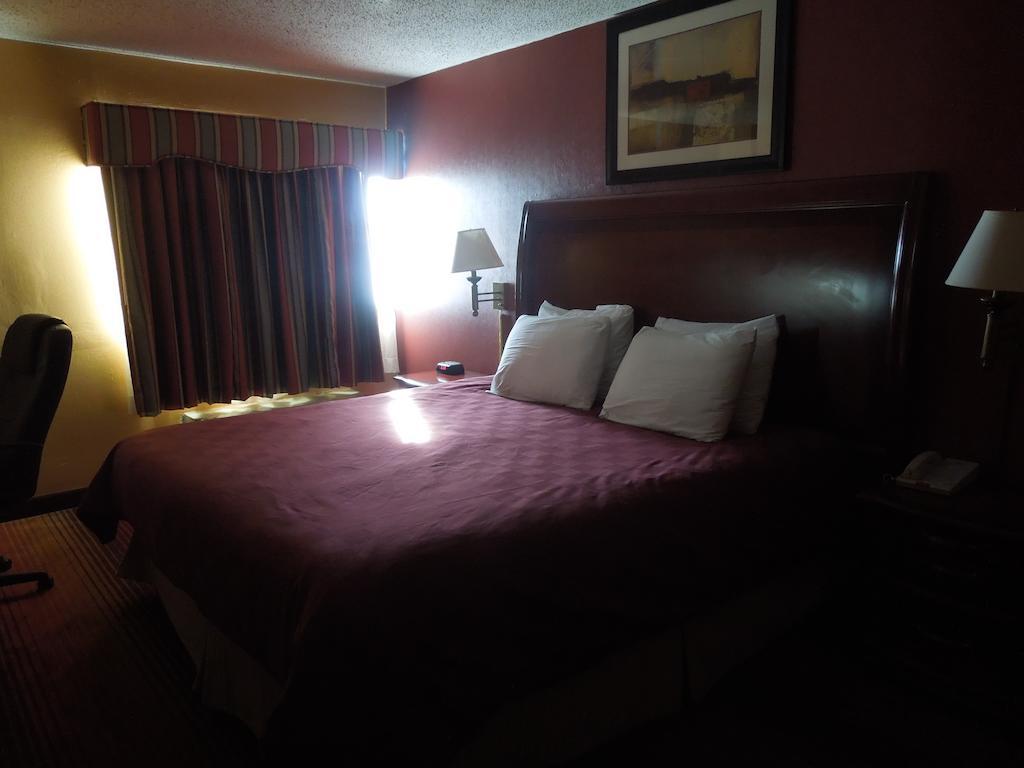 Ramada By Wyndham East Orange Hotel Exterior foto