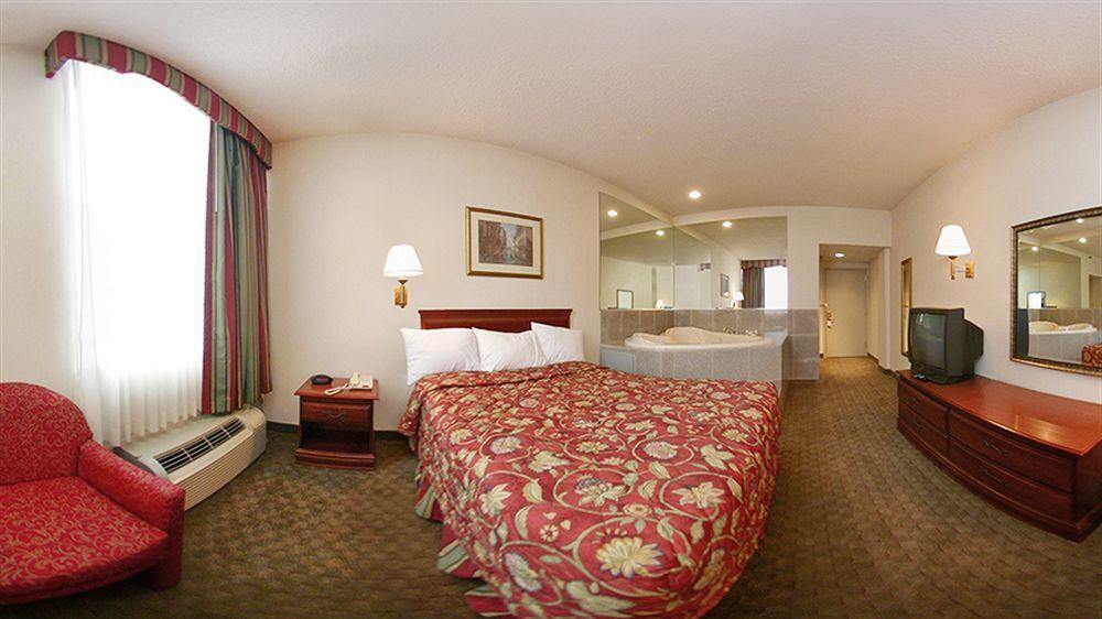 Ramada By Wyndham East Orange Hotel Exterior foto
