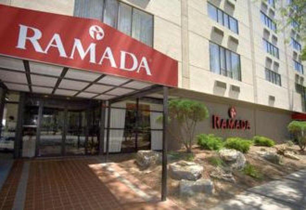 Ramada By Wyndham East Orange Hotel Exterior foto